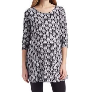 Scoop neck maternity tunic
